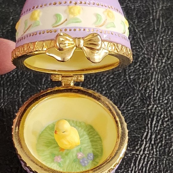 Simply Eggdorable Hallmark Chick Easter Egg Surprise Ornament Collector Series, - Picture 3 of 6